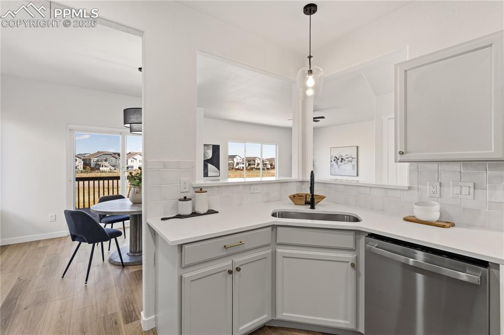 Image 14 of 42: Kitchen