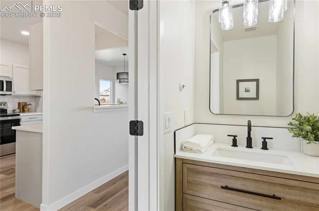 Image 16 of 42: Bathroom