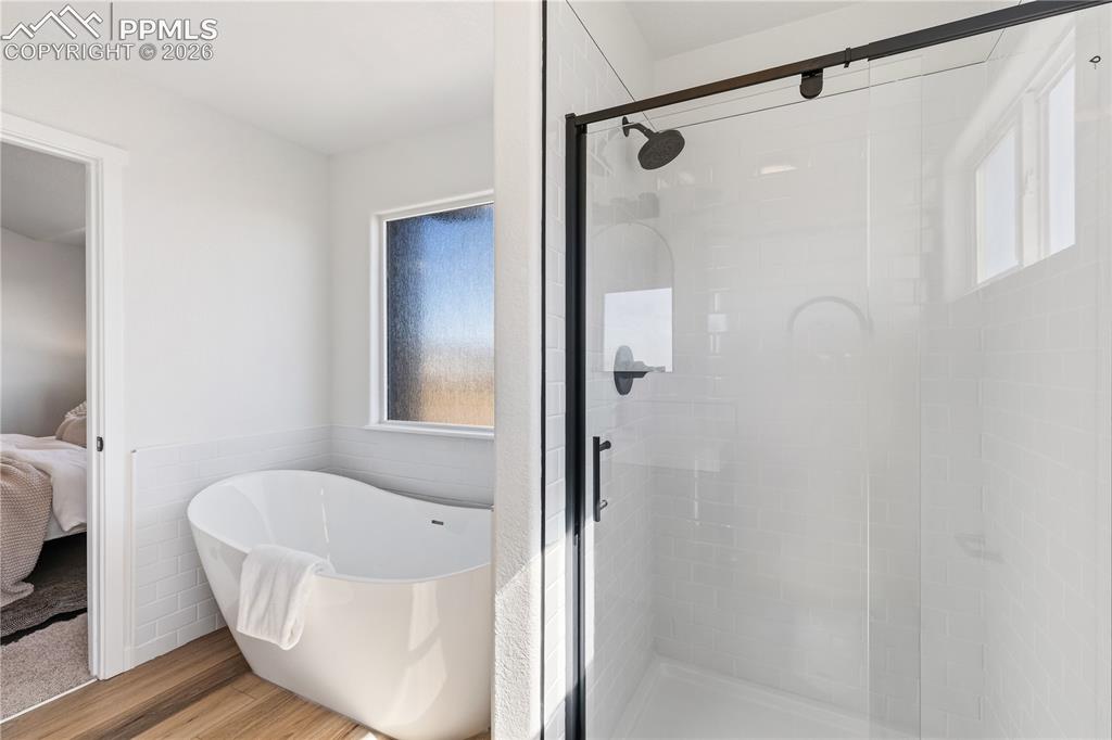 Image 20 of 42: Bathroom
