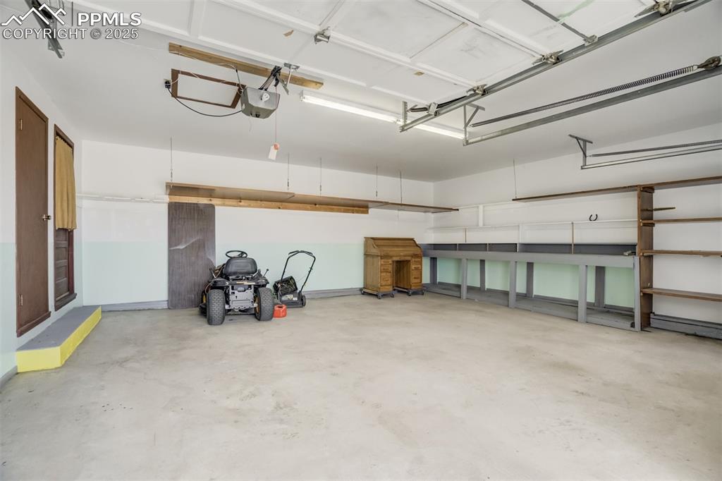 Image 15 of 43: Garage