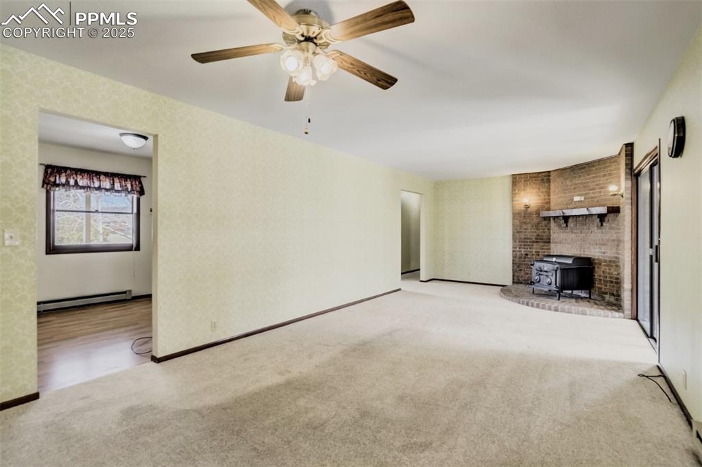 Image 17 of 43: Living Room