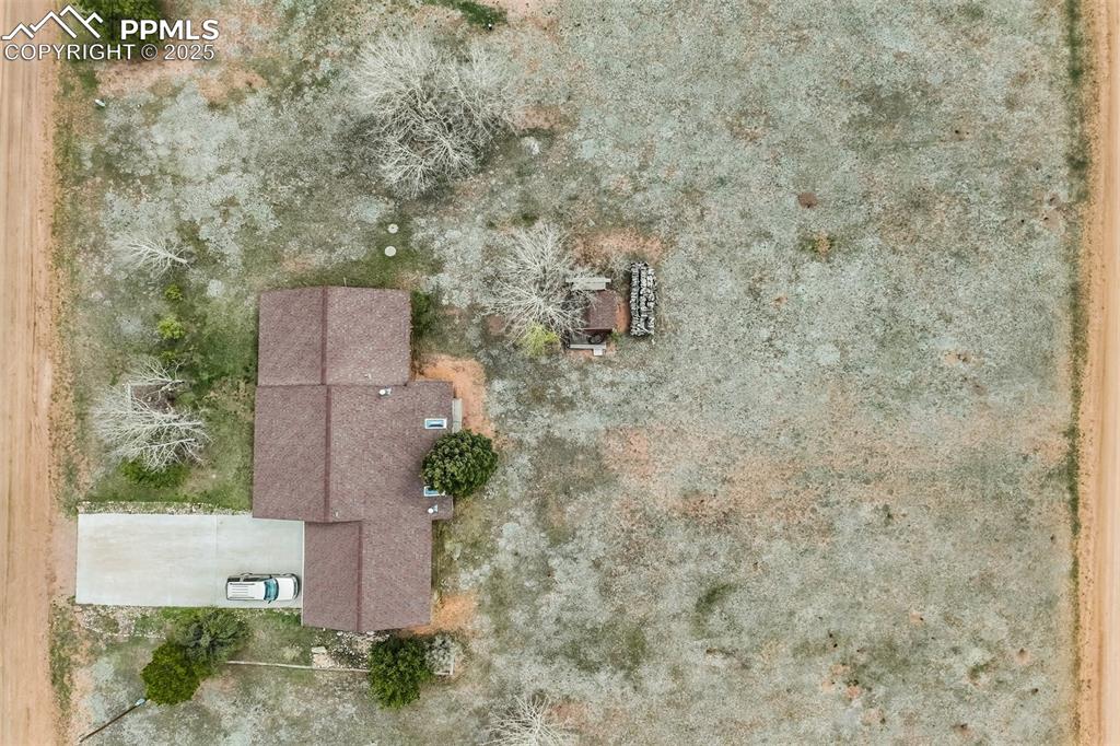 Image 33 of 43: House is set on two lots in Sherwood Forest. Includes another lot - 152 Her