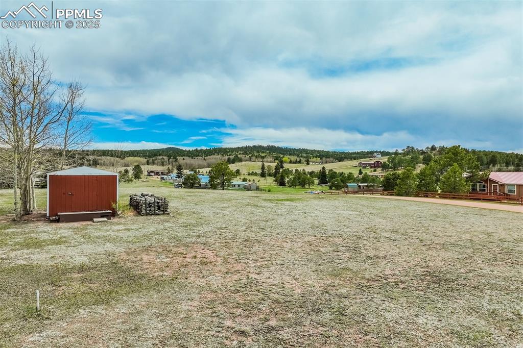 Image 34 of 43: Yard