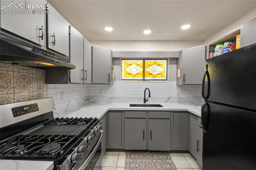 Image 10 of 48: Kitchen