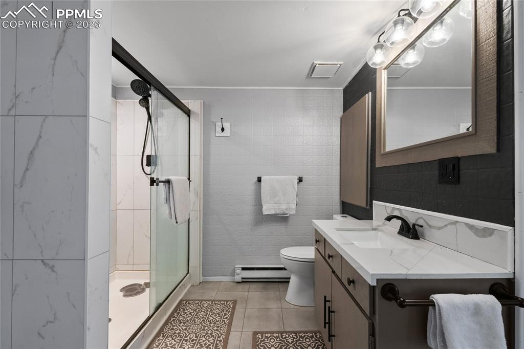 Image 14 of 48: Bathroom