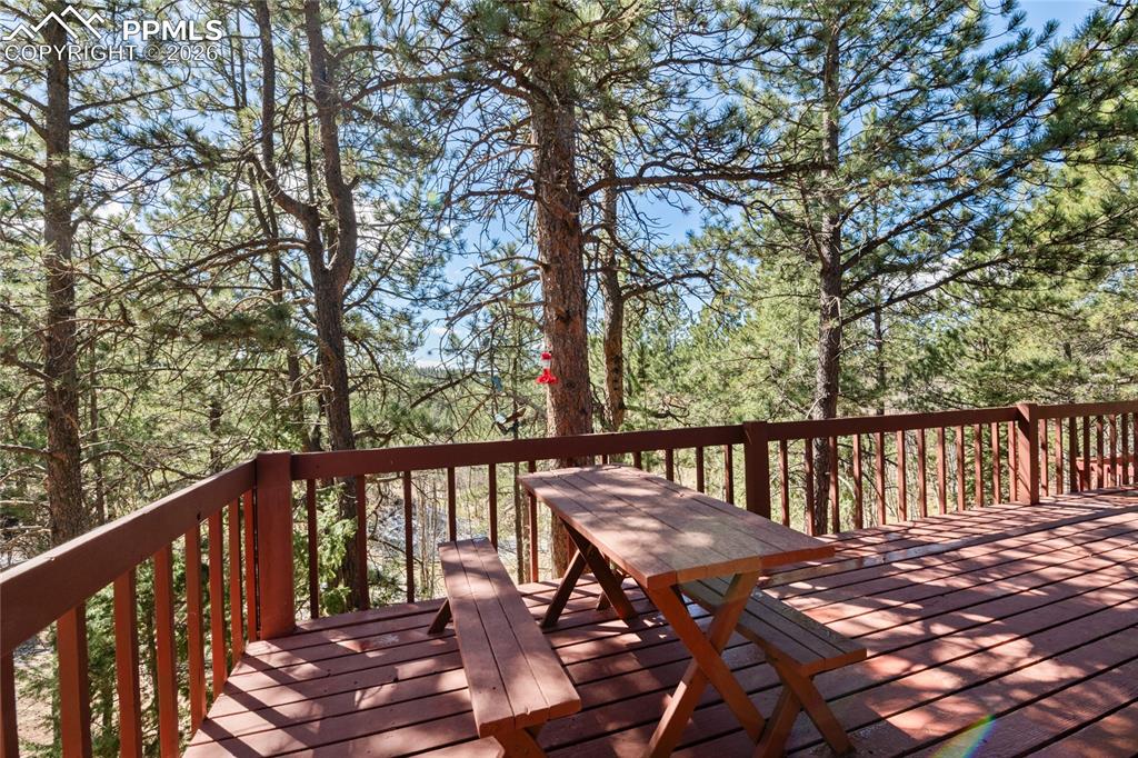 Image 32 of 48: Deck