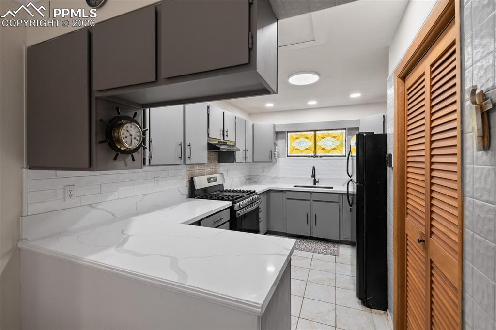 Image 9 of 48: Kitchen