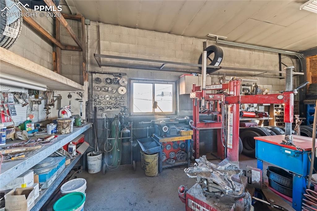 Image 12 of 16: Garage