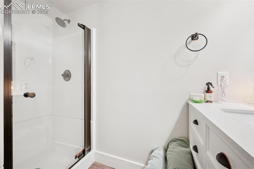Image 18 of 36: Bathroom