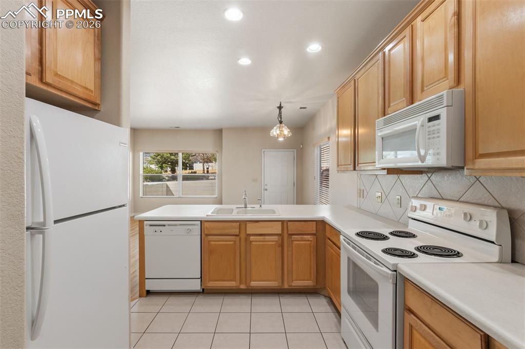 Image 17 of 44: Kitchen