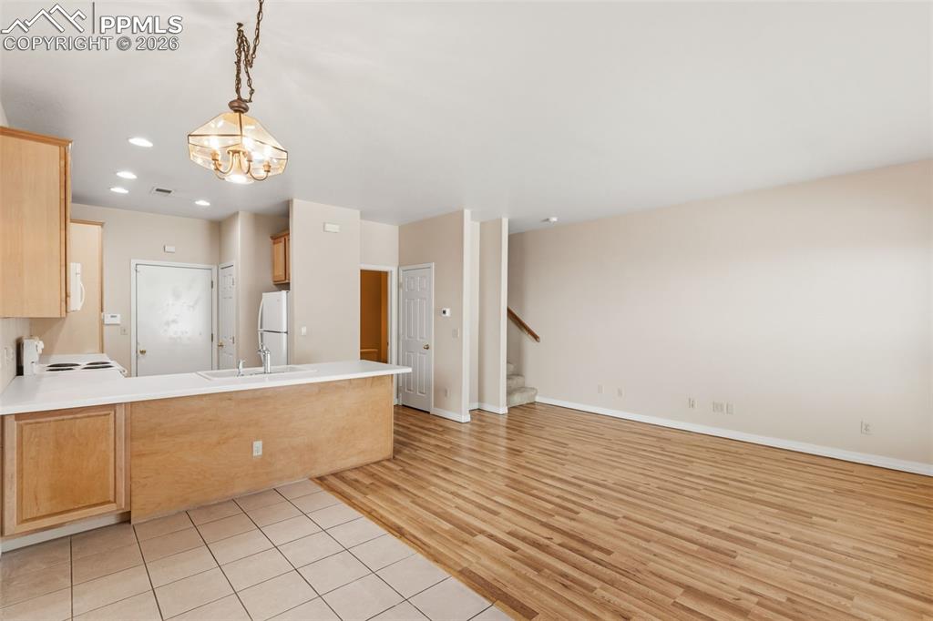 Image 20 of 44: Kitchen