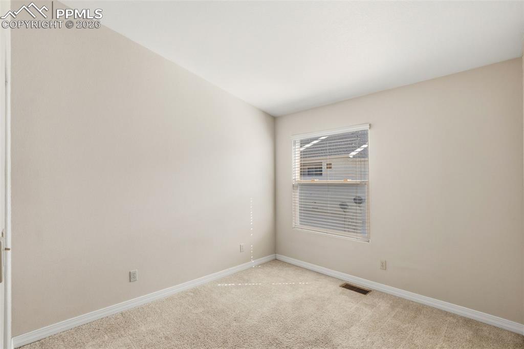 Image 32 of 44: Bedroom