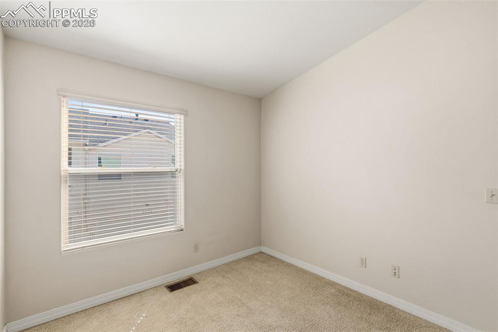 Image 34 of 44: Bedroom