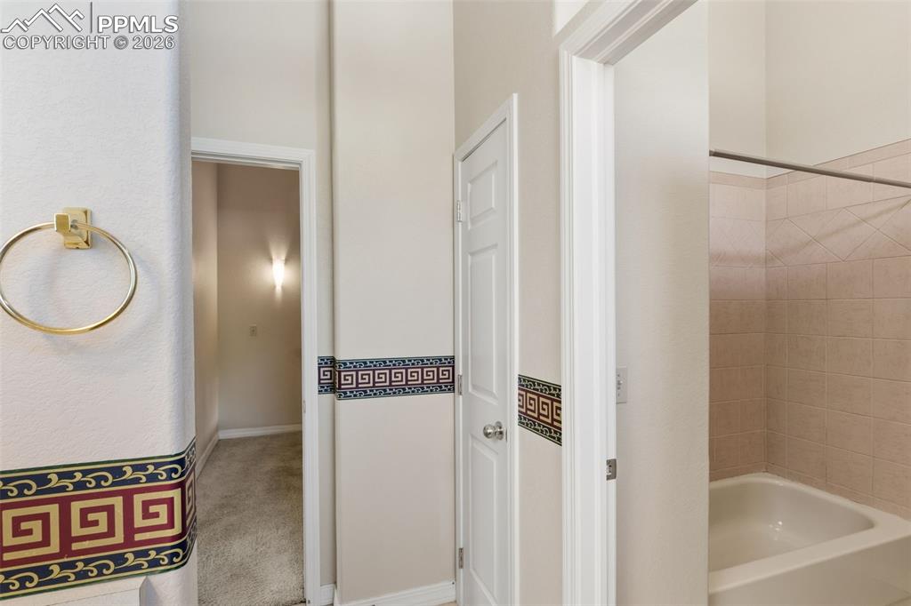 Image 36 of 44: Bathroom