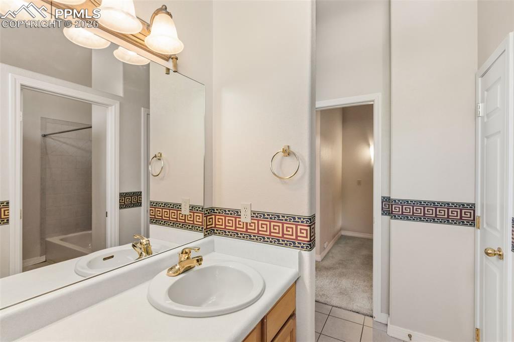 Image 37 of 44: Bathroom