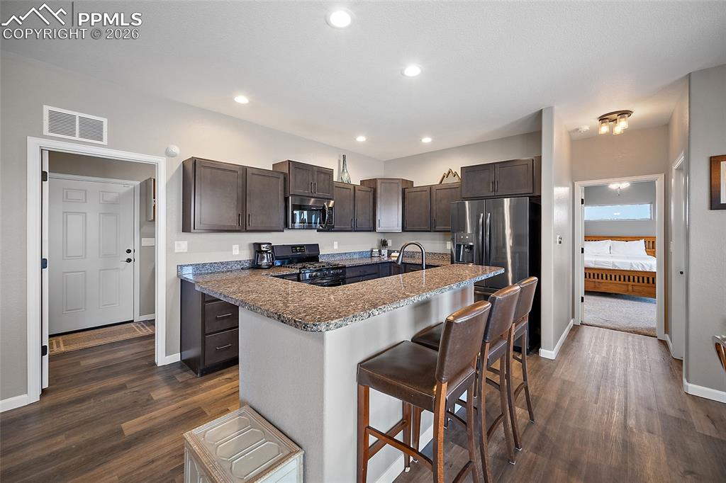 Image 10 of 35: Kitchen