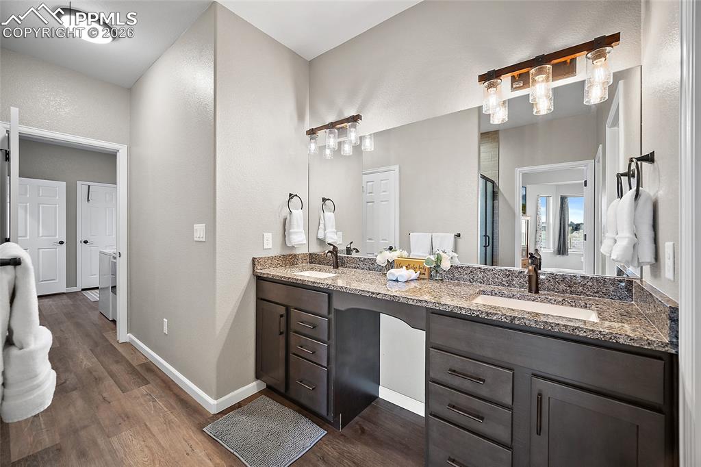 Image 15 of 35: Bathroom