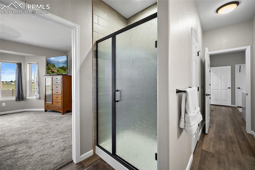 Image 16 of 35: Bathroom