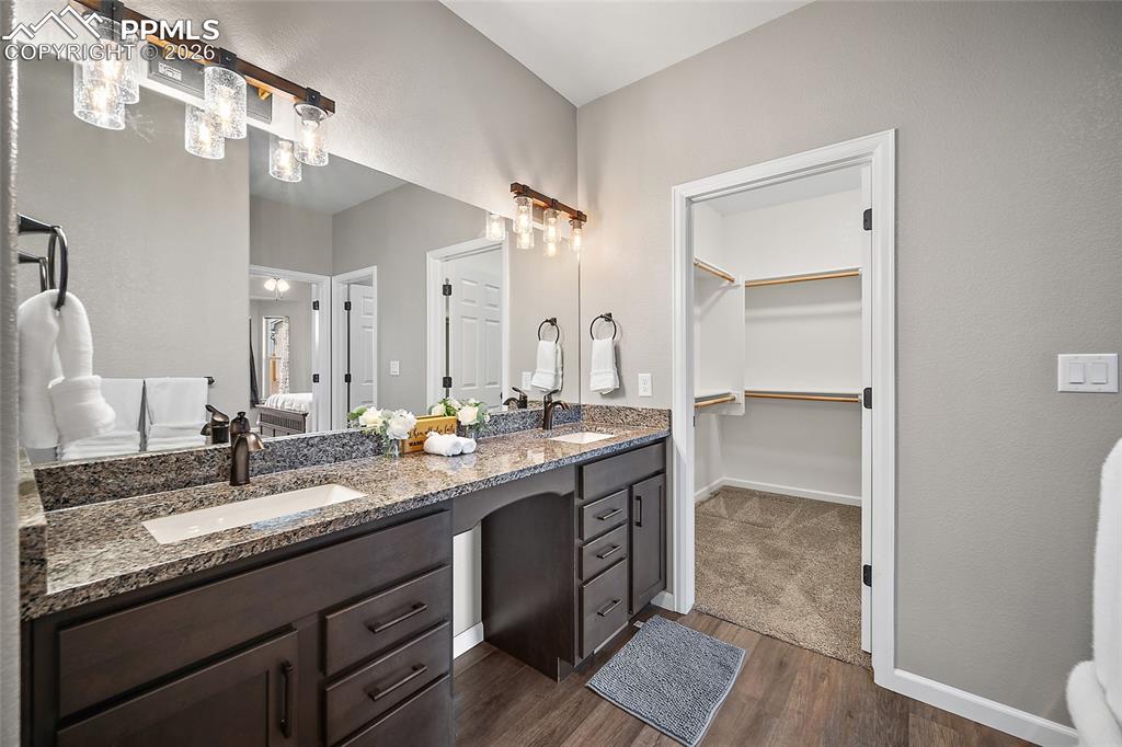 Image 19 of 35: Bathroom