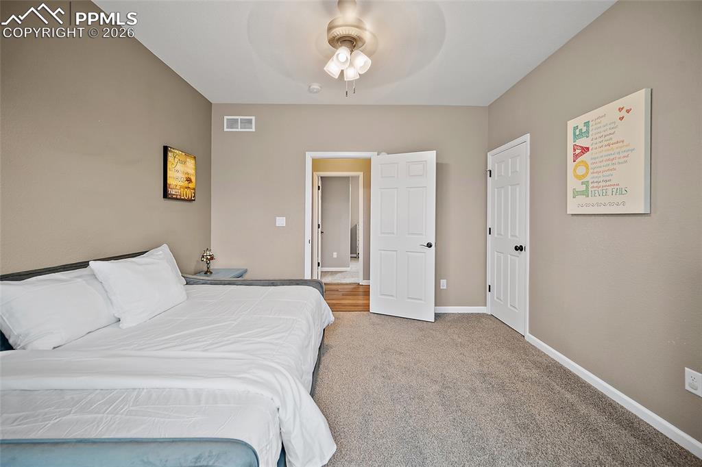 Image 22 of 35: Bedroom