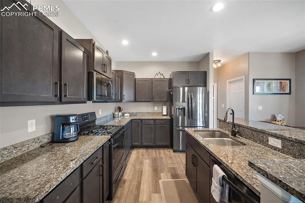 Image 5 of 35: Kitchen