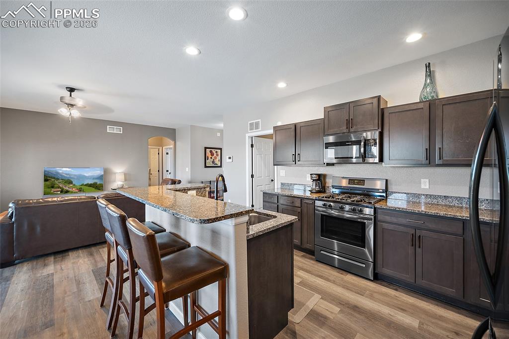 Image 9 of 35: Kitchen