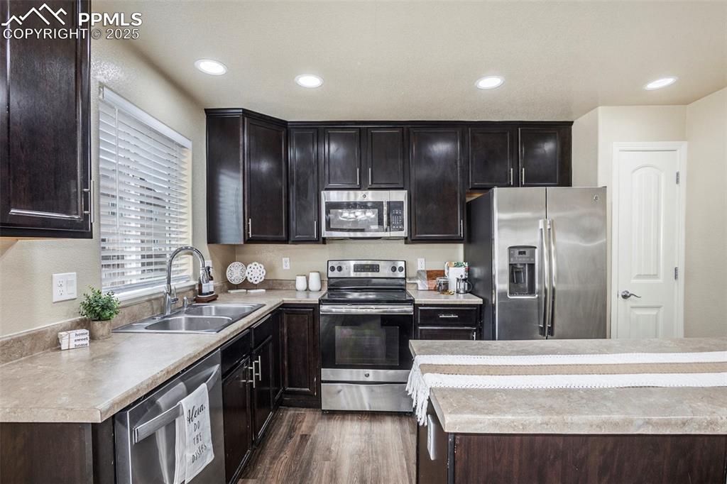 Image 11 of 26: Kitchen