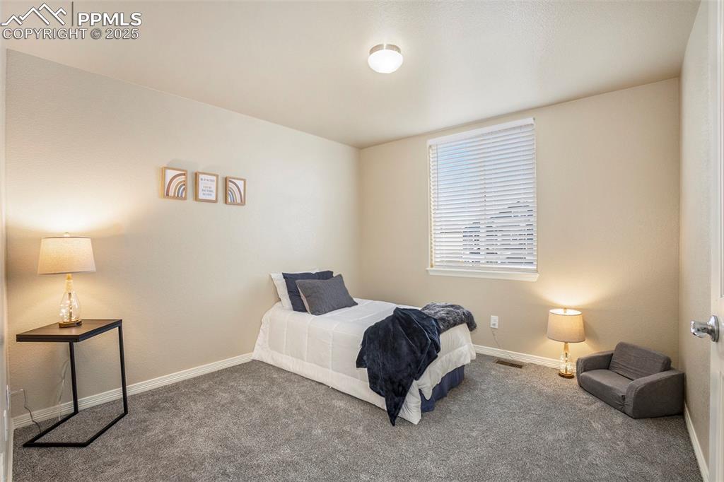 Image 19 of 26: Bedroom