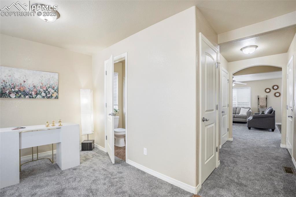 Image 4 of 26: Office