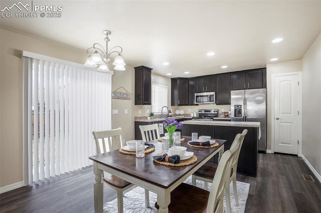 Image 9 of 26: Dining Area