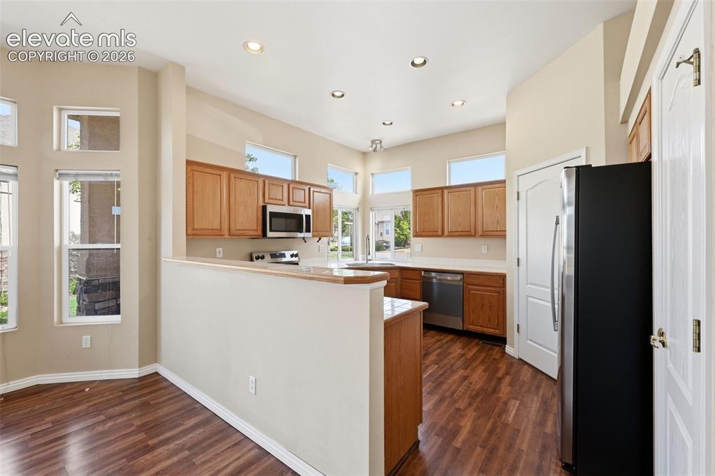 Image 10 of 31: Kitchen