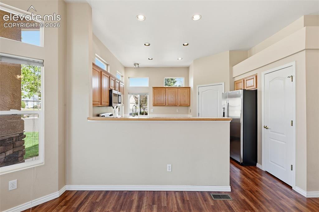 Image 11 of 31: Kitchen