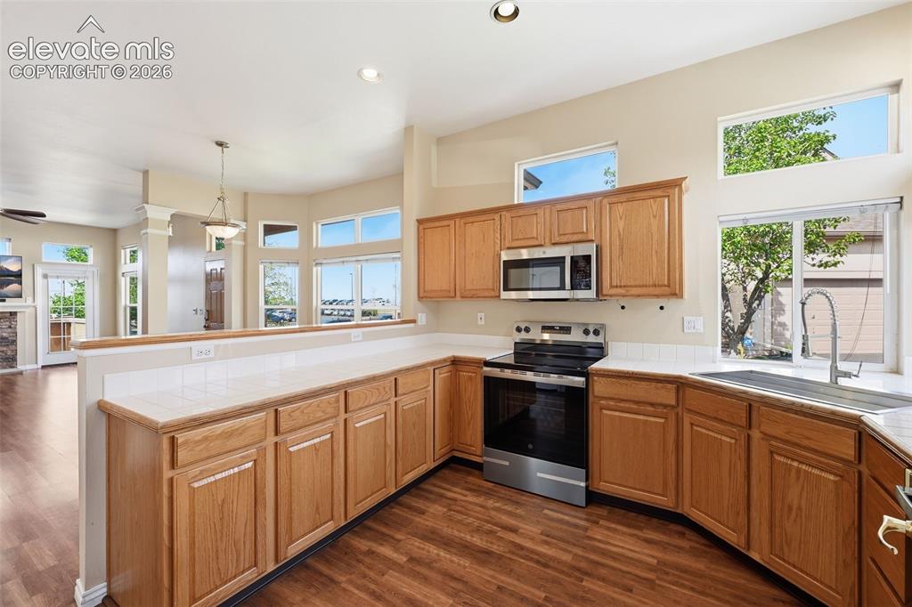 Image 14 of 31: Kitchen