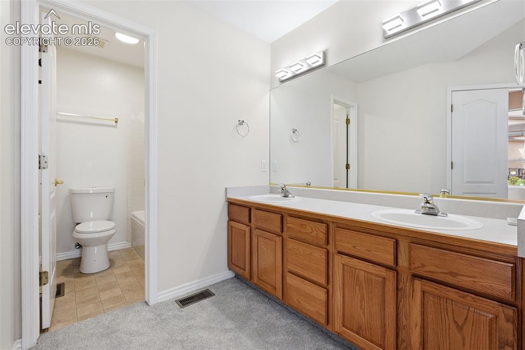 Image 17 of 31: Bathroom