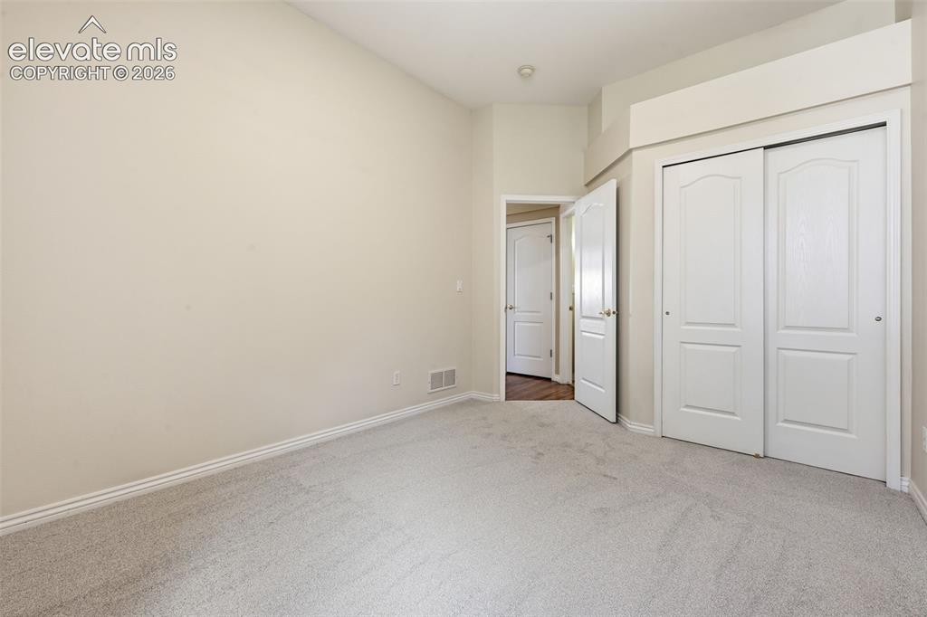 Image 19 of 31: Bedroom