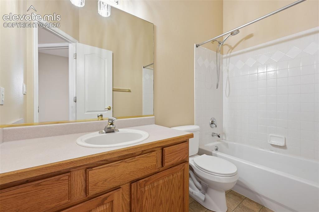 Image 20 of 31: Bathroom