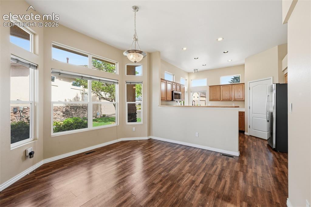 Image 8 of 31: Kitchen