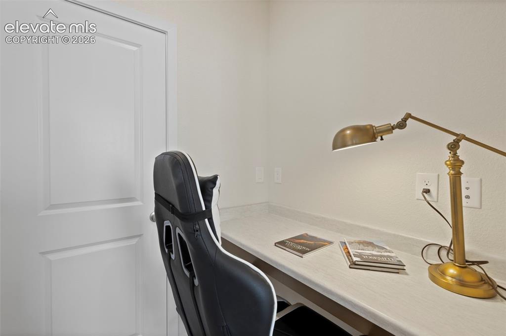 Image 10 of 50: Office