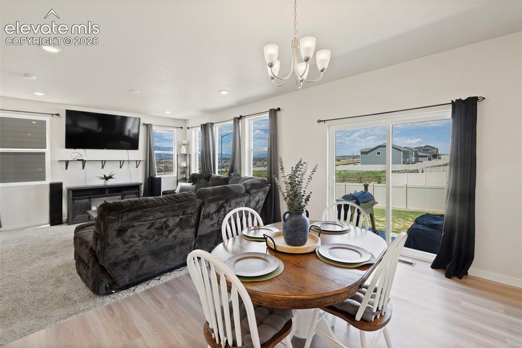 Image 15 of 50: Dining Area