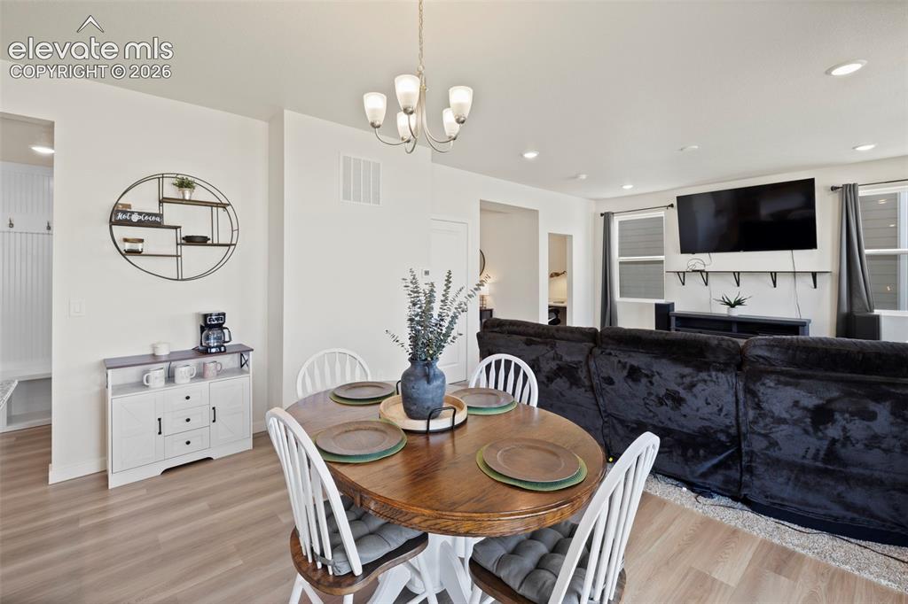 Image 16 of 50: Dining Area