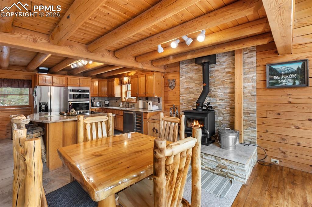 Image 12 of 50: Dining Area