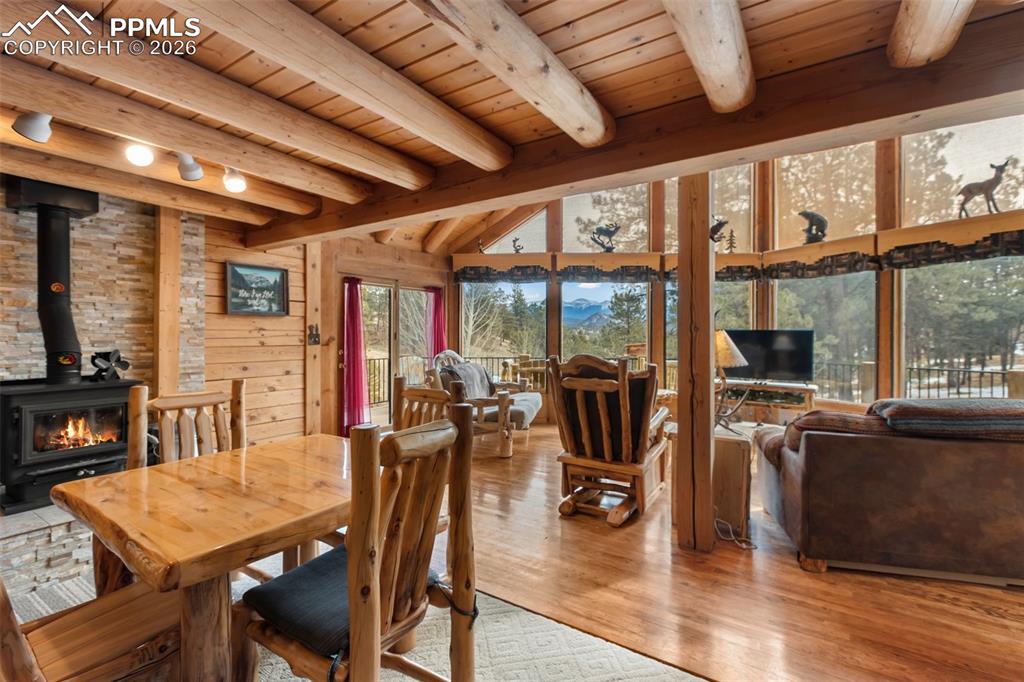 Image 13 of 50: Dining Area