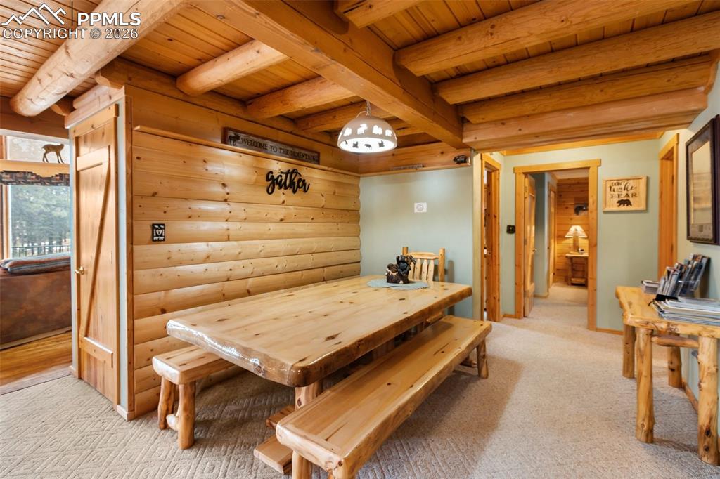 Image 15 of 50: Dining Area