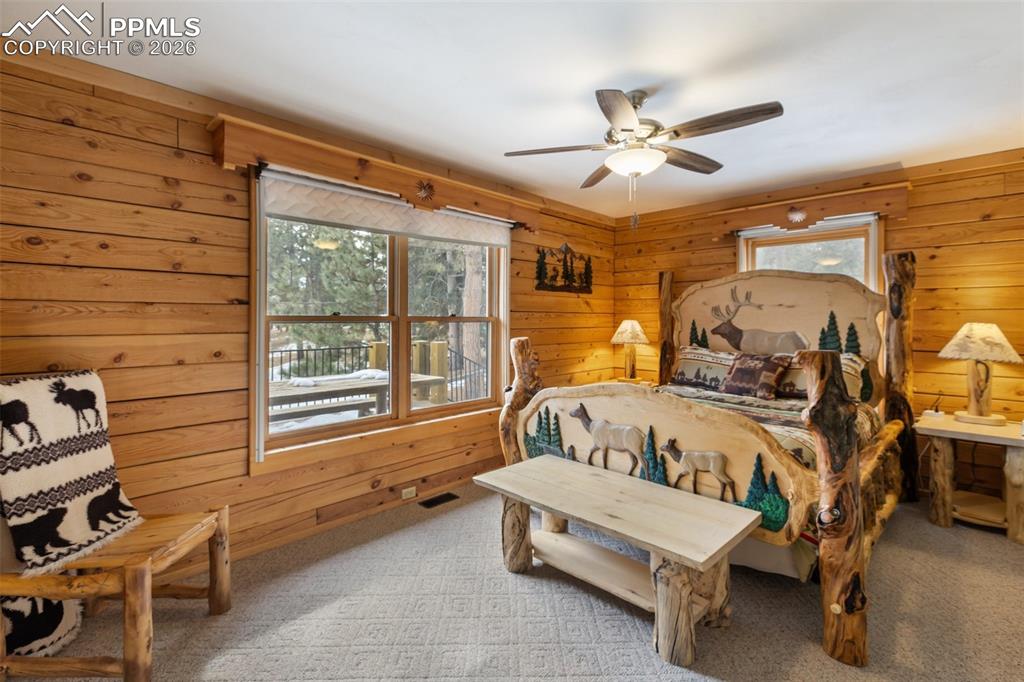 Image 16 of 50: Bedroom