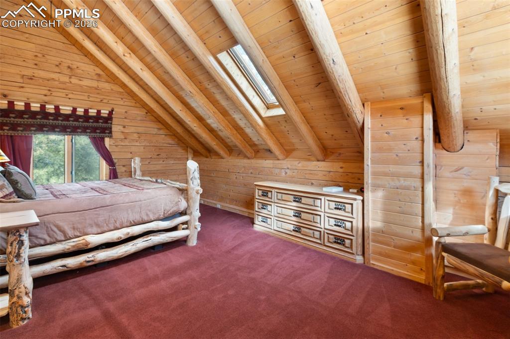 Image 24 of 50: Bedroom