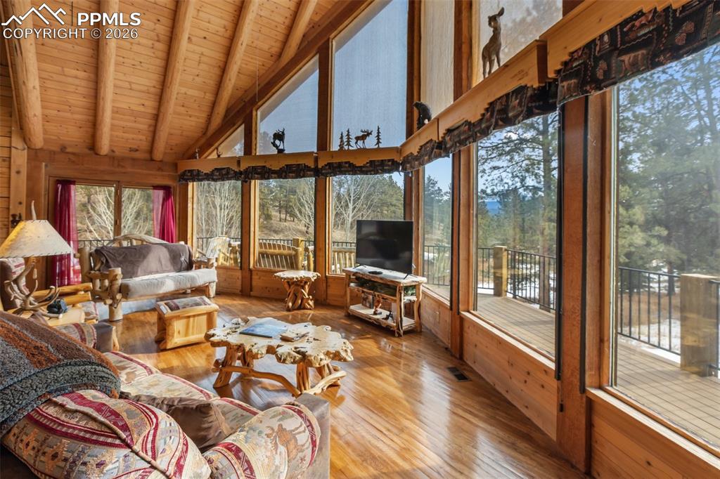 Image 4 of 50: Living Room