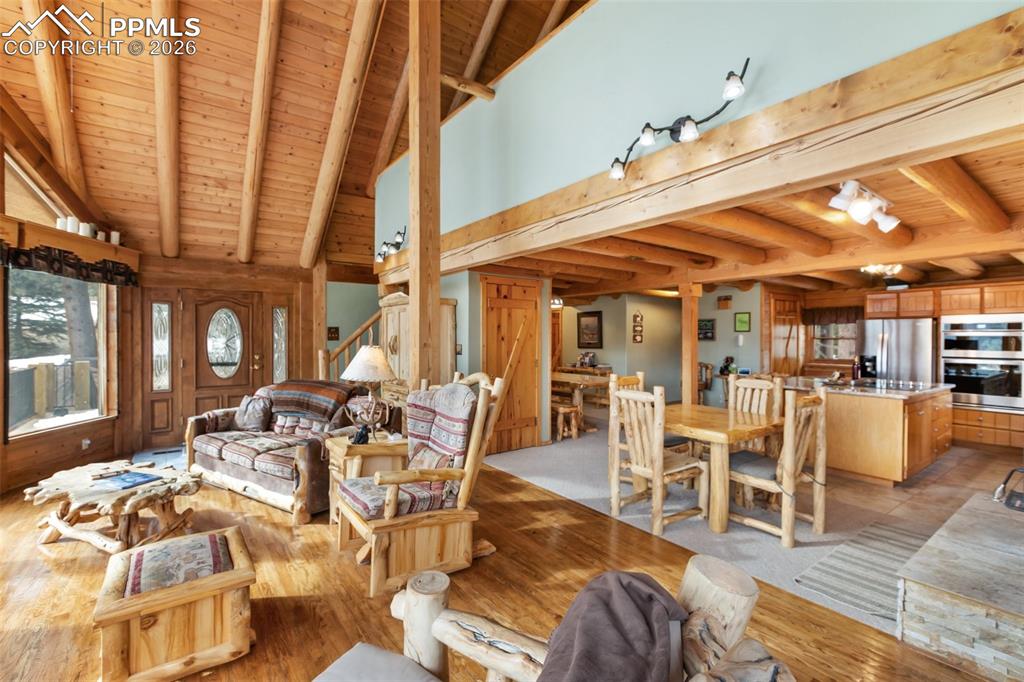 Image 5 of 50: Living Room