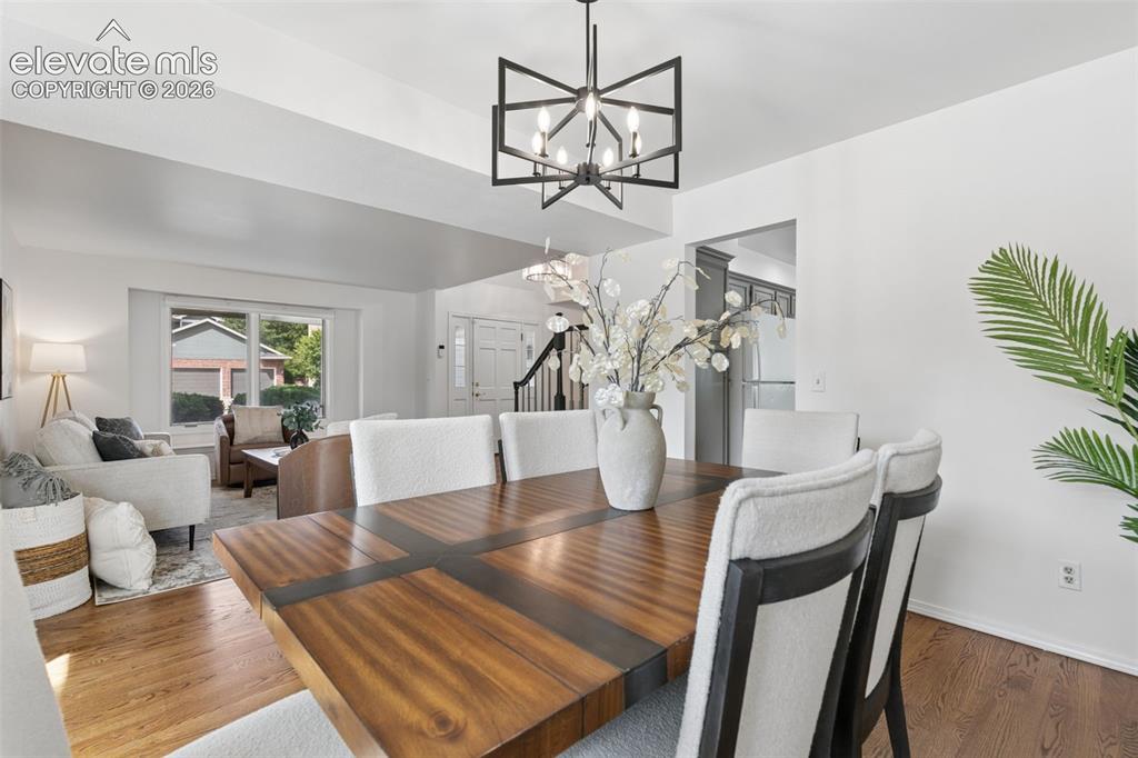 Image 17 of 49: Dining Area