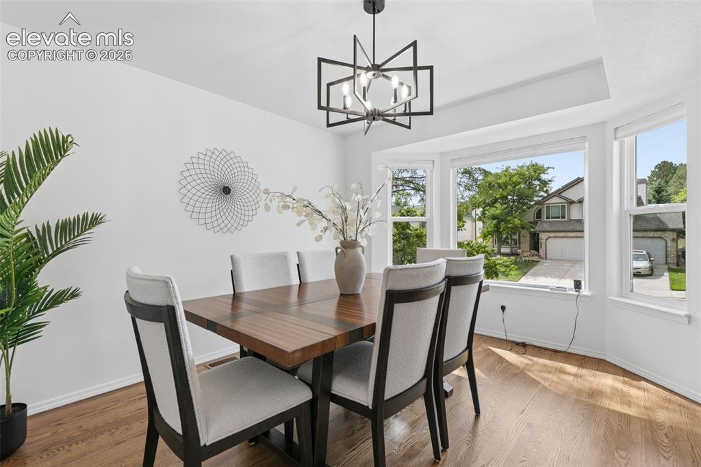 Image 18 of 49: Dining Area