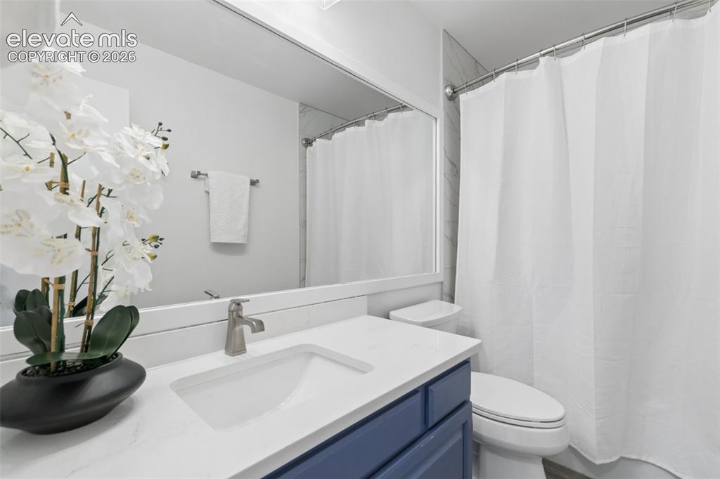 Image 33 of 49: Bathroom